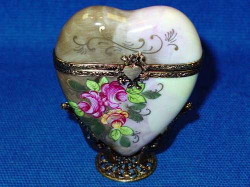 STANDING PINK/TAUPE FLOWERY HEART
